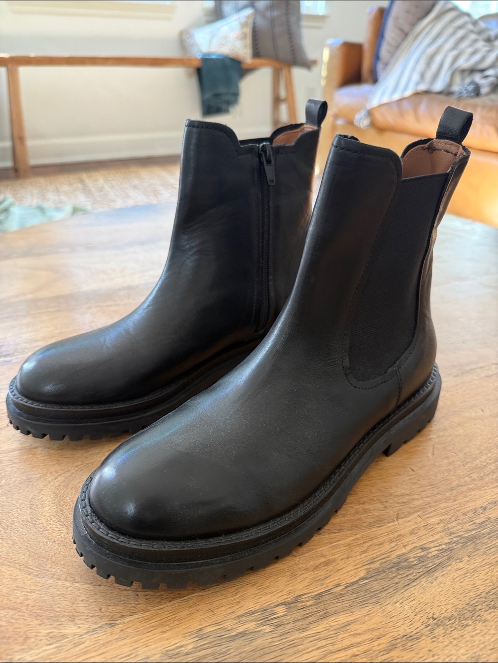 Zara girls black leather zip up Chelsea boot size 37 like new